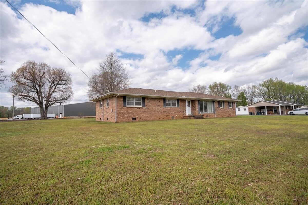 Property Photo: 717 Brenda Ave TN 38469