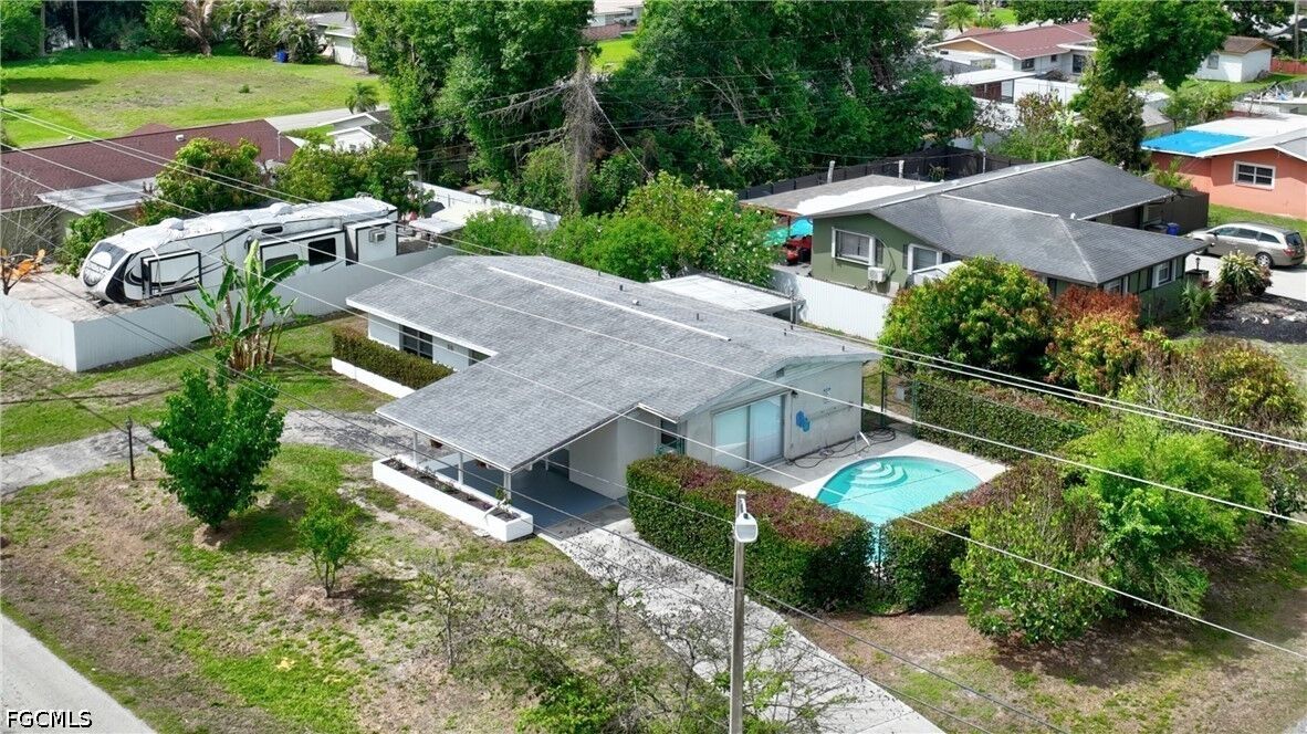 Property Photo: 25 Maple Avenue N FL 33936