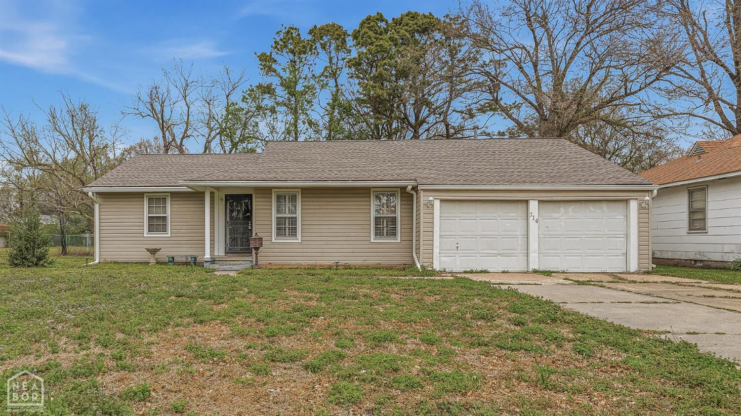 Property Photo:  714 W Adams Street  AR 72315 