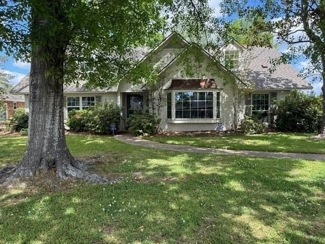 Property Photo: 12617 Warwick Avenue LA 70815