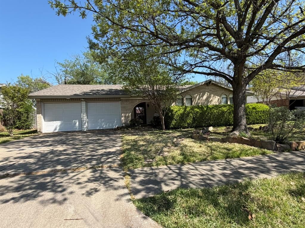 Property Photo:  5112 Karen Drive  TX 76180 