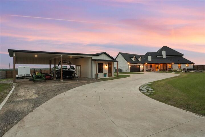 Property Photo: 1911 Ozro Road TX 76084