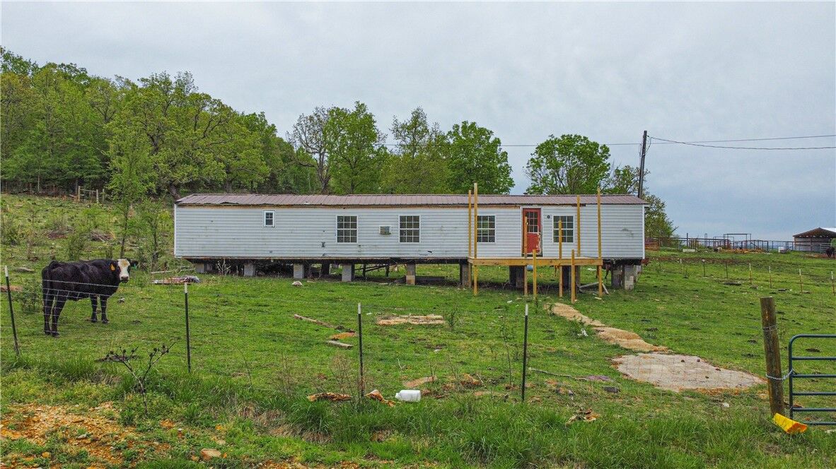Property Photo:  1085 County Road 723  AR 72740 