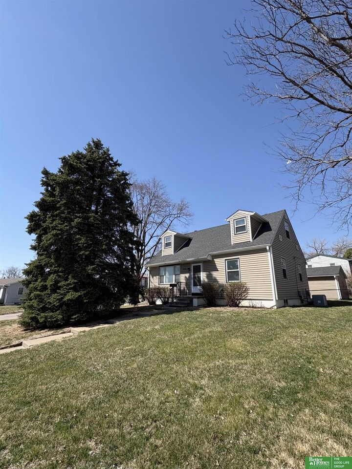 Property Photo:  12210 Seldin Drive  NE 68144-9999 