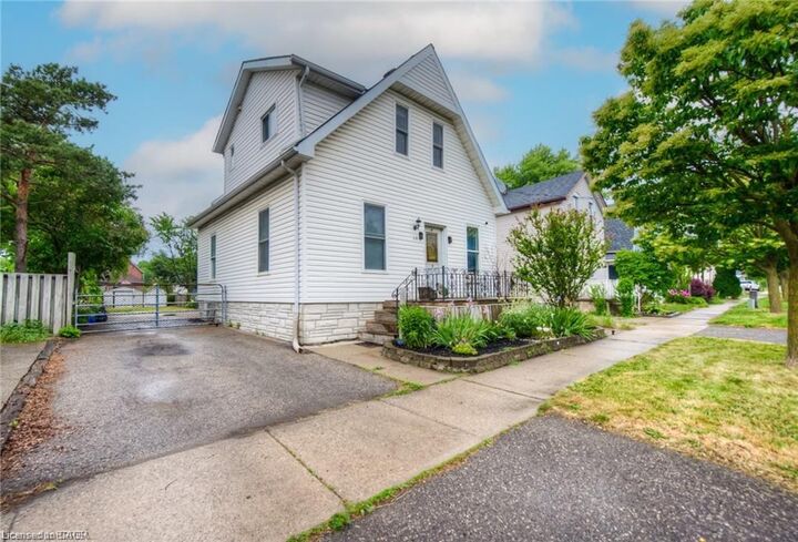 10 Bruce Street — photo 1