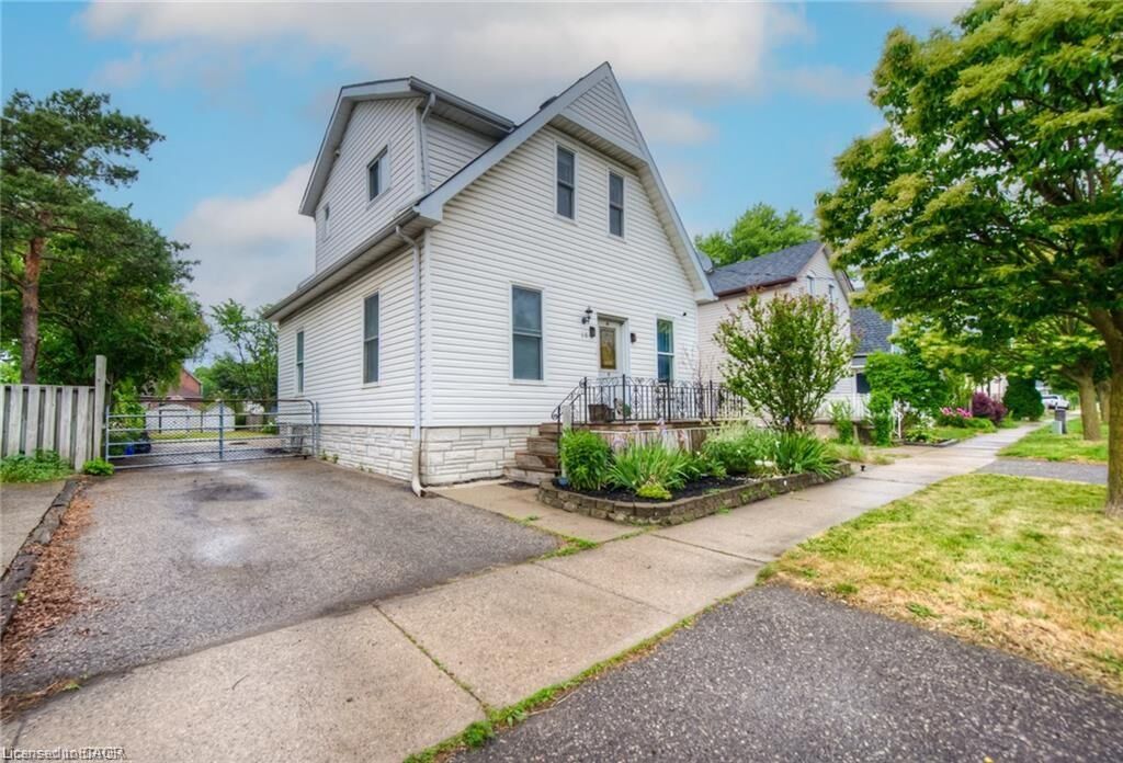 Property Photo: 10 Bruce Street ON N3R 1E2