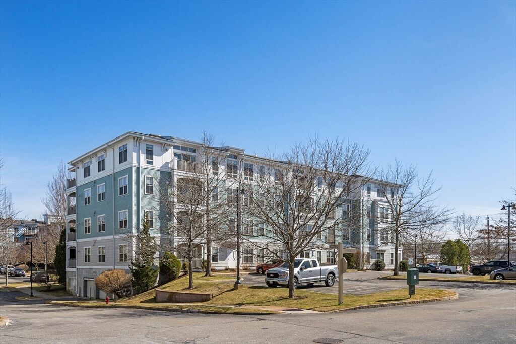 Property Photo:  4 Repton Cir 4213  MA 02472 