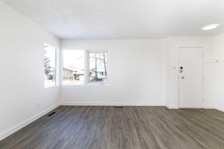Property Photo:  47 Olsen Street  AB T4N 5B8 