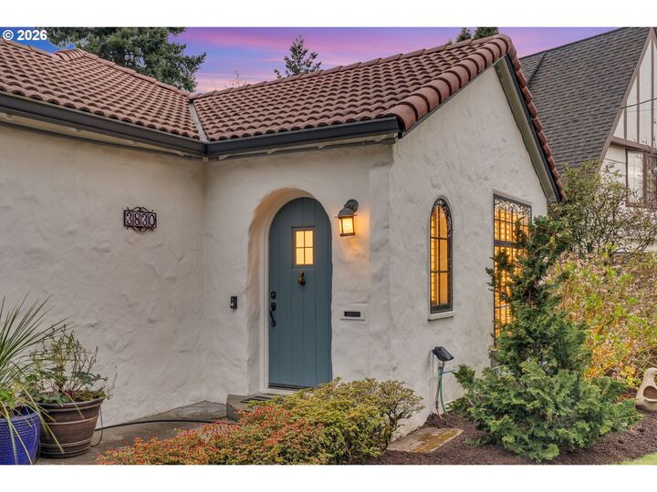 Property Photo:  3830 NE Wistaria Dr  OR 97212 