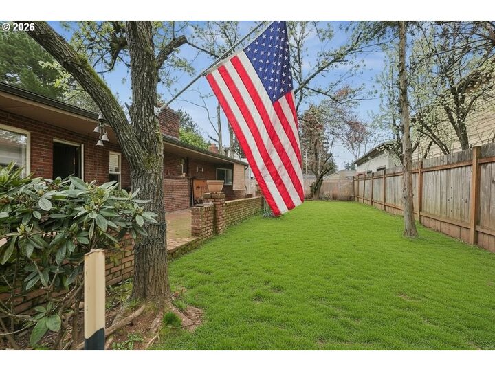 Property Photo:  501 SE 157th Ave  OR 97233 