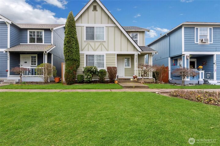 Property Photo:  704  29th Avenue SE  WA 98374 