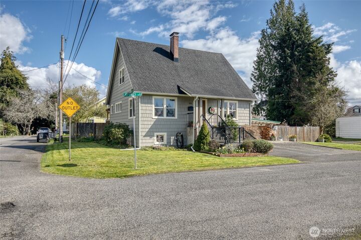 Property Photo:  966 N Jeffries Street  WA 98520 