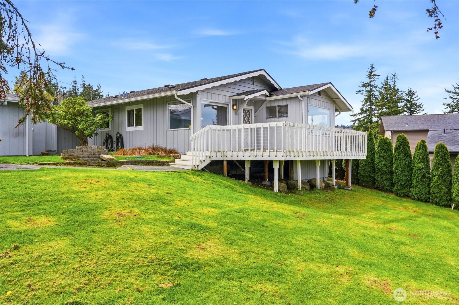 Property Photo: 206 E Wall Street WA 98282