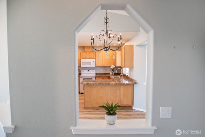 Property Photo:  516 W Bridgewood Lane  WA 98926 