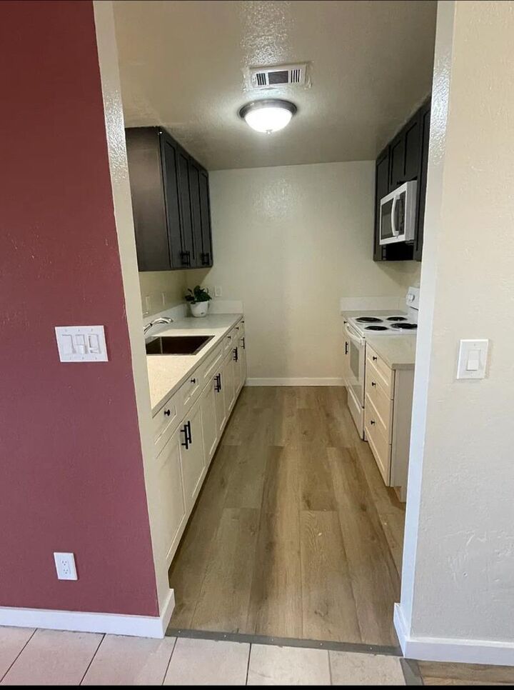 Property Photo:  1923 Pawnee Way  CA 95209 