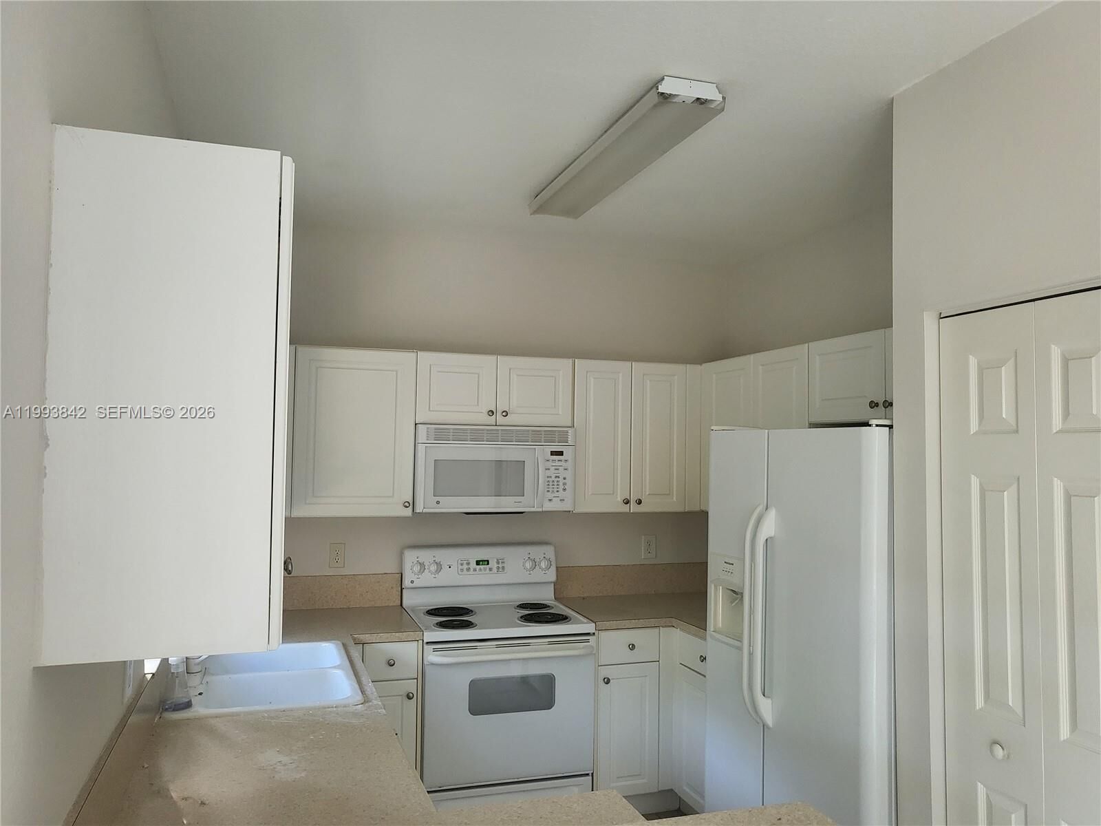 Property Photo:  4125 NE 24th Dr 4125  FL 33033 