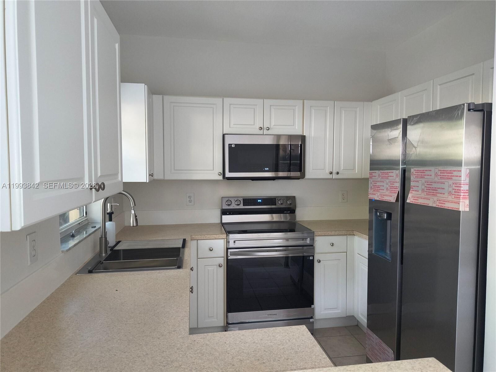 Property Photo:  4125 NE 24th Dr 4125  FL 33033 