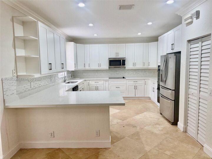 Property Photo: 2455 Greenbrier Ct FL 33327