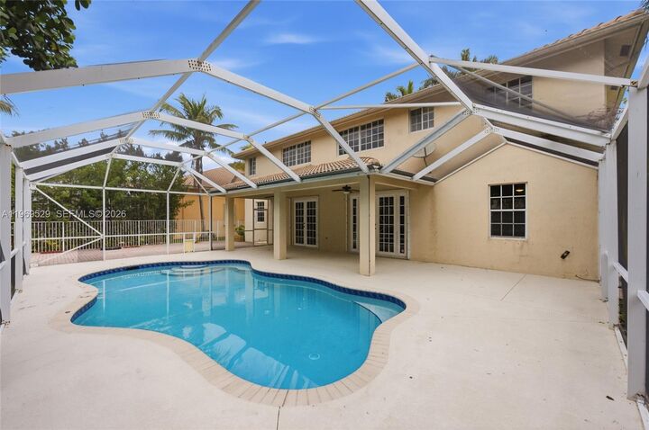 Property Photo:  2455 Greenbrier Ct  FL 33327 