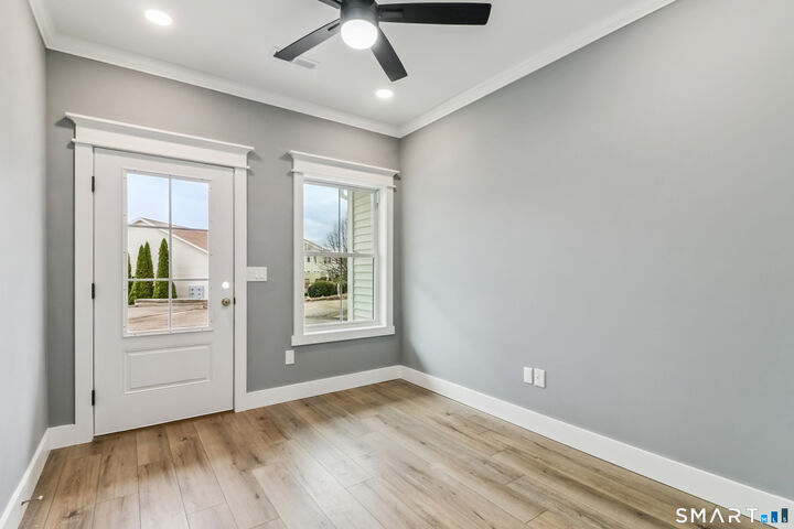 Property Photo:  370 Emmett Street 4-4  CT 06010 