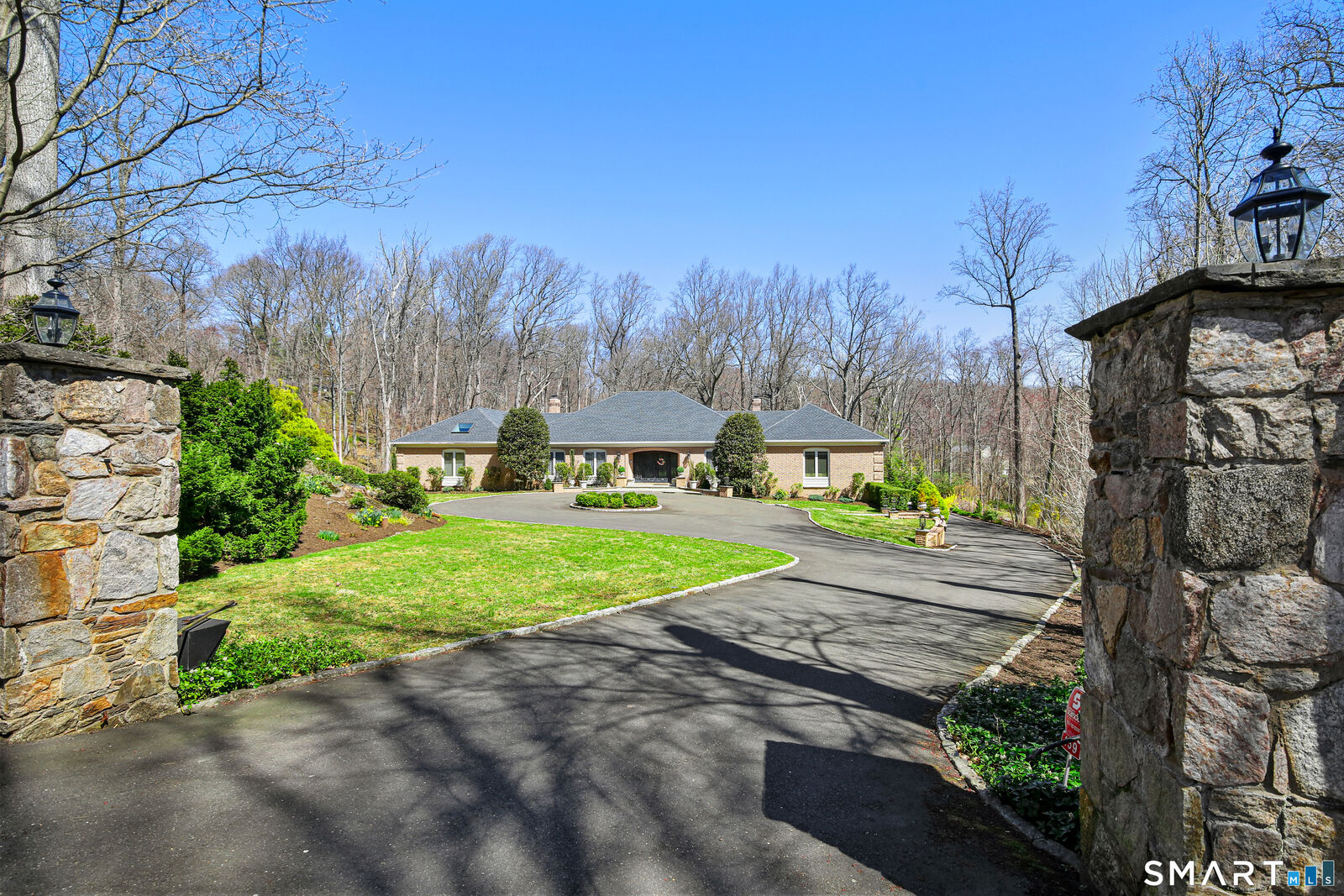 Property Photo:  159 Long Close Road  CT 06902 