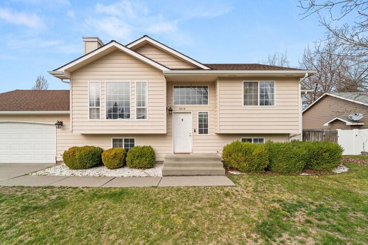 Property Photo:  1214 S Bannen Rd  WA 99037 