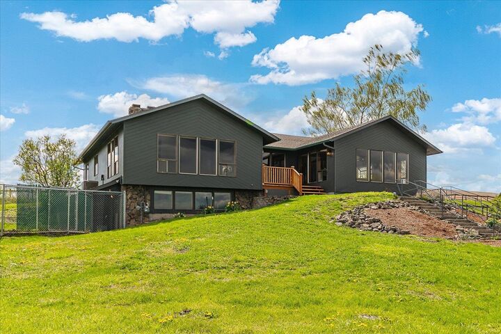Property Photo:  1112 E Jennings Rd  WA 99031 