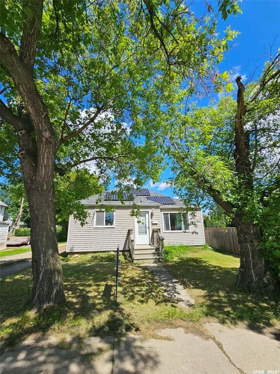 Property Photo:  201 Broadway Street W  SK S3N 0M8 