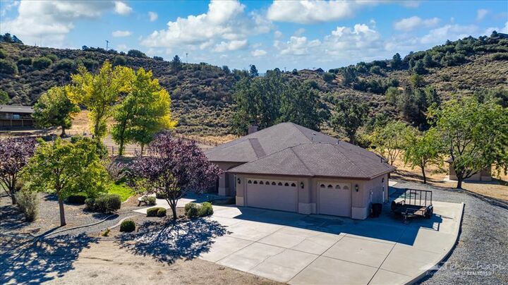Property Photo:  26450 Cumberland Road  CA 93561 