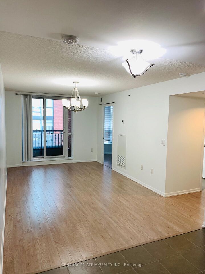 Photo de la propriété: 830 Lawrence Avenue W 336 ON M6A 0B6