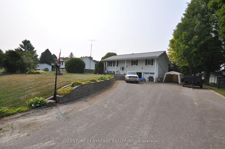Property Photo: 186 Golf Club Road N ON K7A 4S5