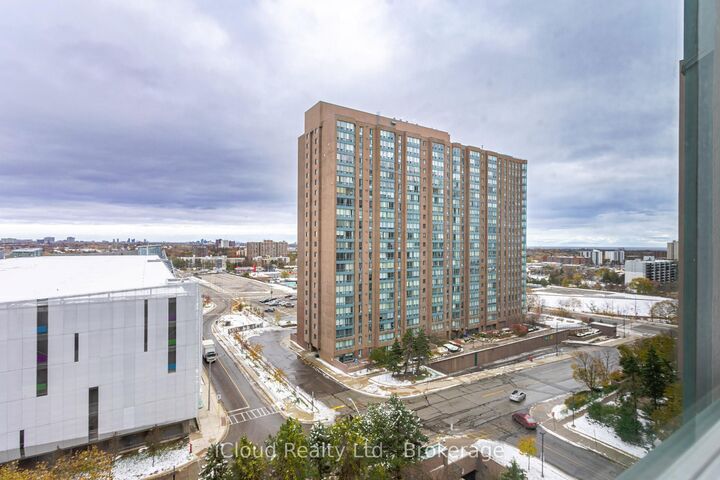 Property Photo: 135 Hillcrest Avenue 903 ON L5B 4B1
