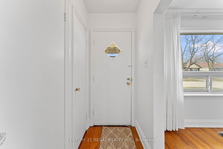 Photo de la propriété: 191 Alderbrae Avenue ON M8W 4K4