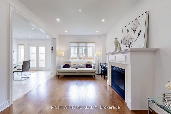 Property Photo: 423 Grindstone Trail ON L6H 0S1