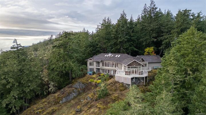 Property Photo: 558 Wilderness Pl BC V9Z 1C4