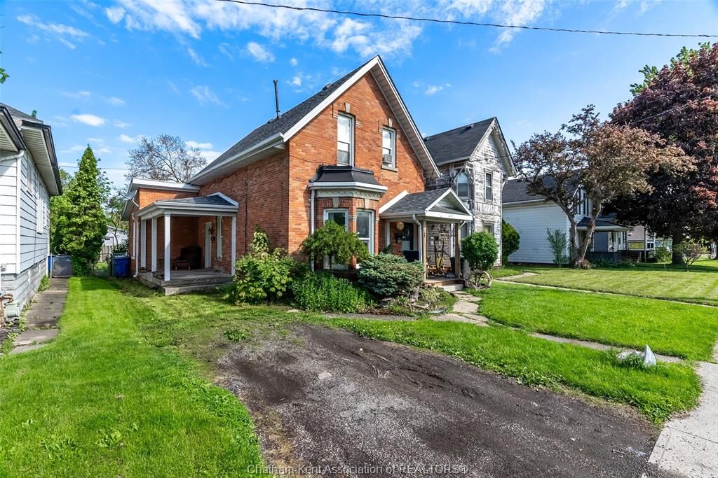 Property Photo: 215 Grand Avenue East ON N7L 1W3