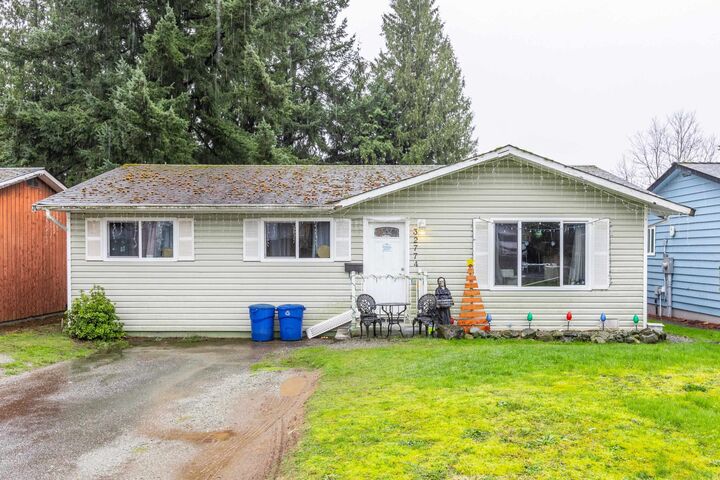 Property Photo: 32774 Badger Avenue BC V2V 5B2