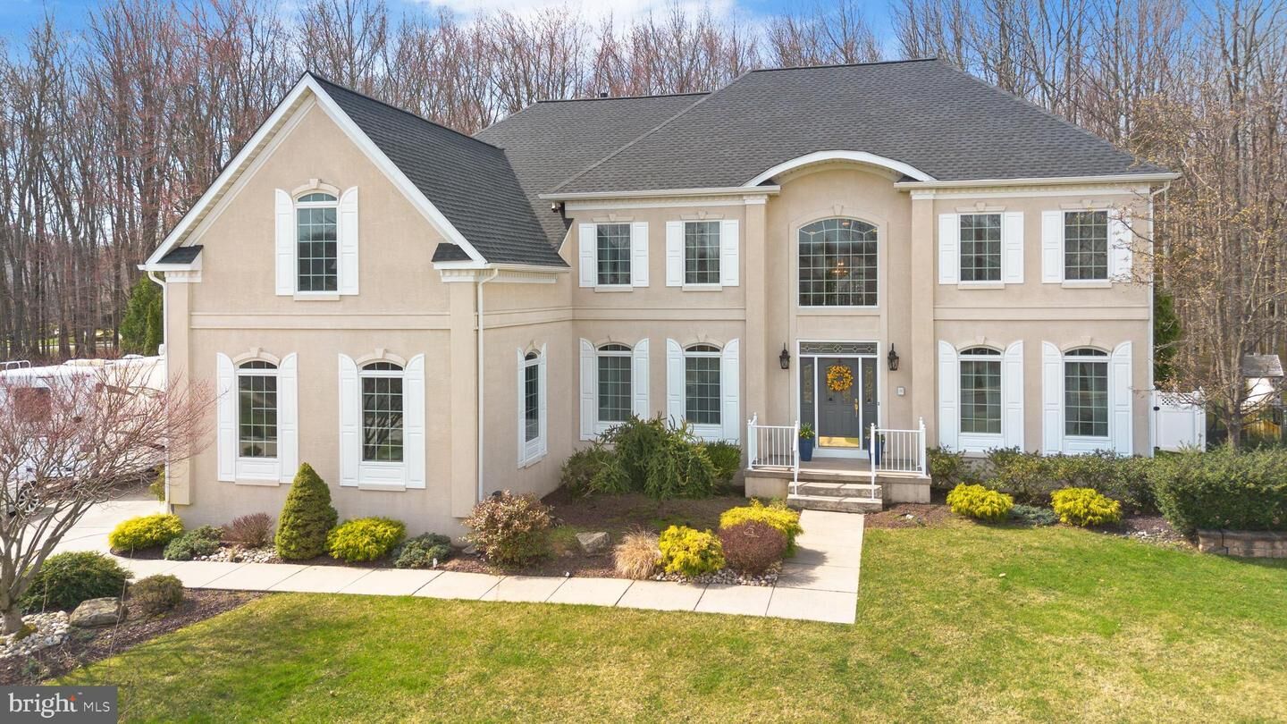 Property Photo:  9 Stonegate Drive  NJ 08831 