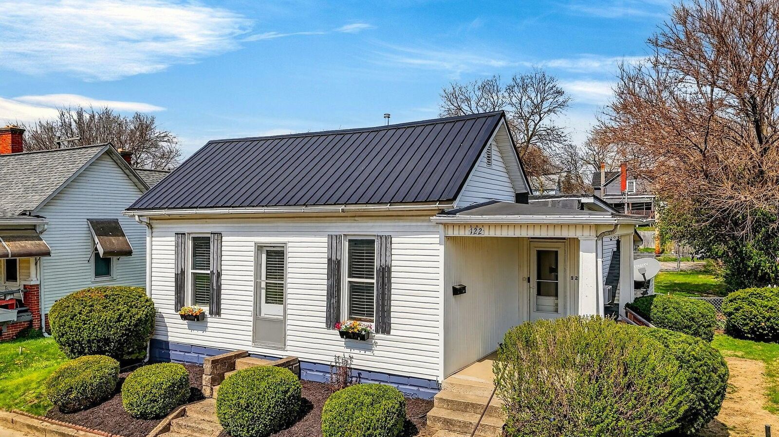 Property Photo:  122 Pleasant Street  OH 43113 