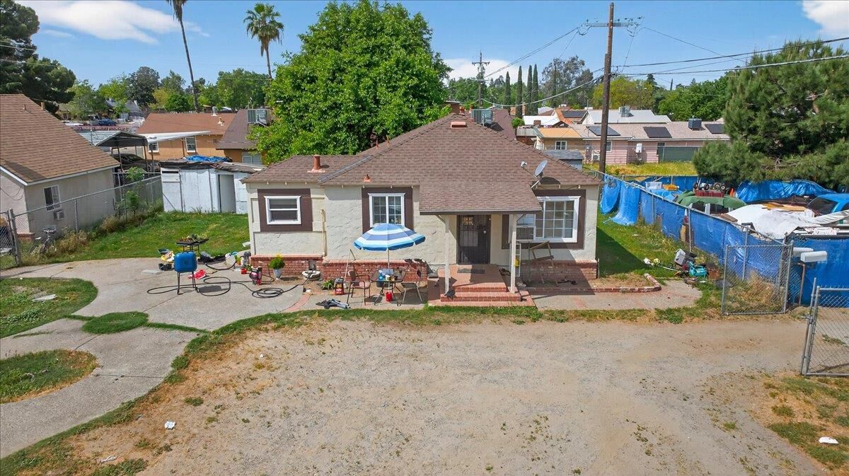 Property Photo:  1328 E Fedora Avenue  CA 93704 