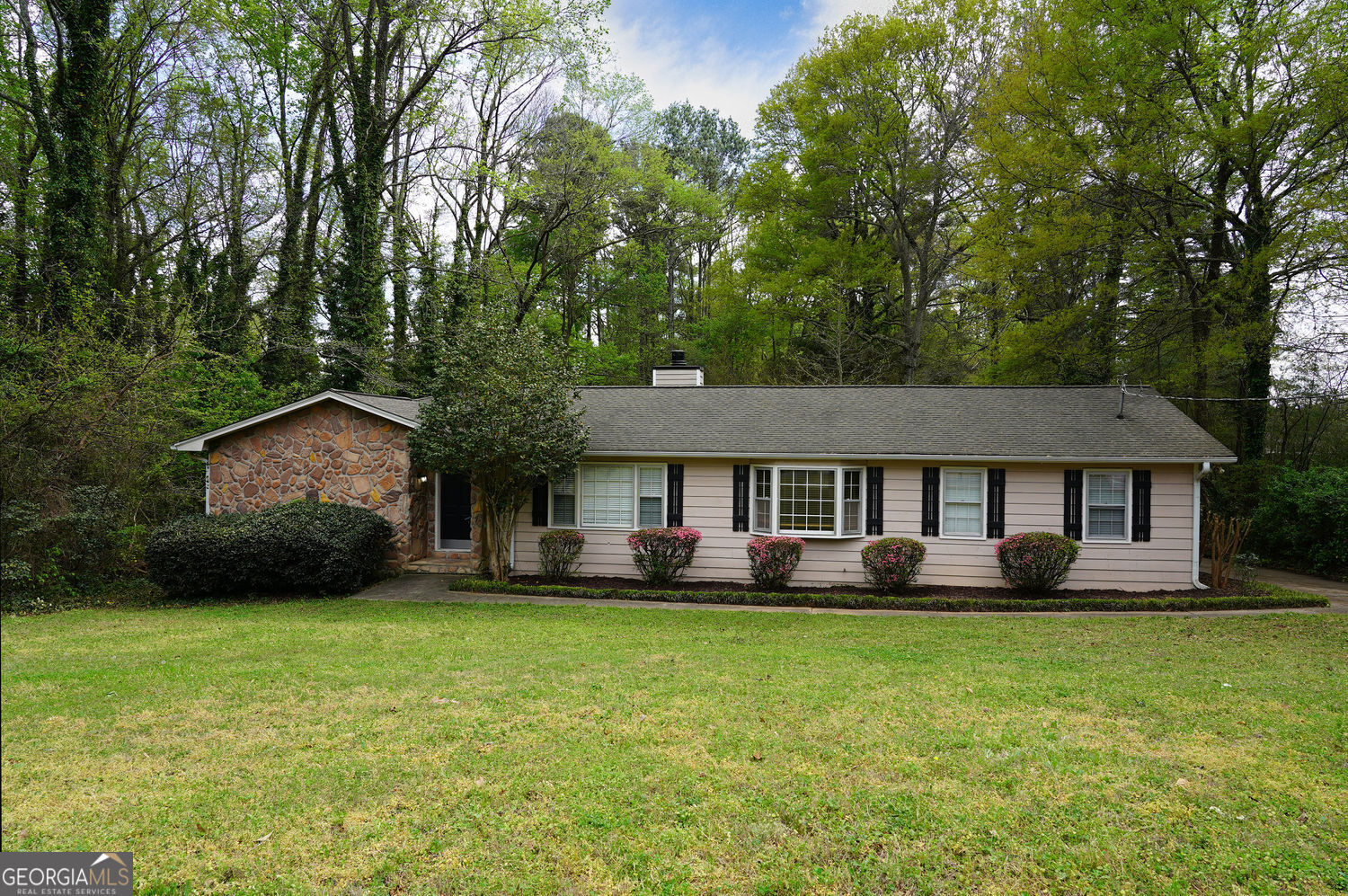 Property Photo:  2201 Meadow Wood Court  GA 30062 