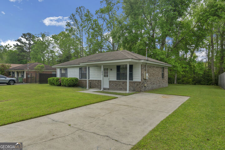 Property Photo:  202 Sequoia Circle  GA 31313 
