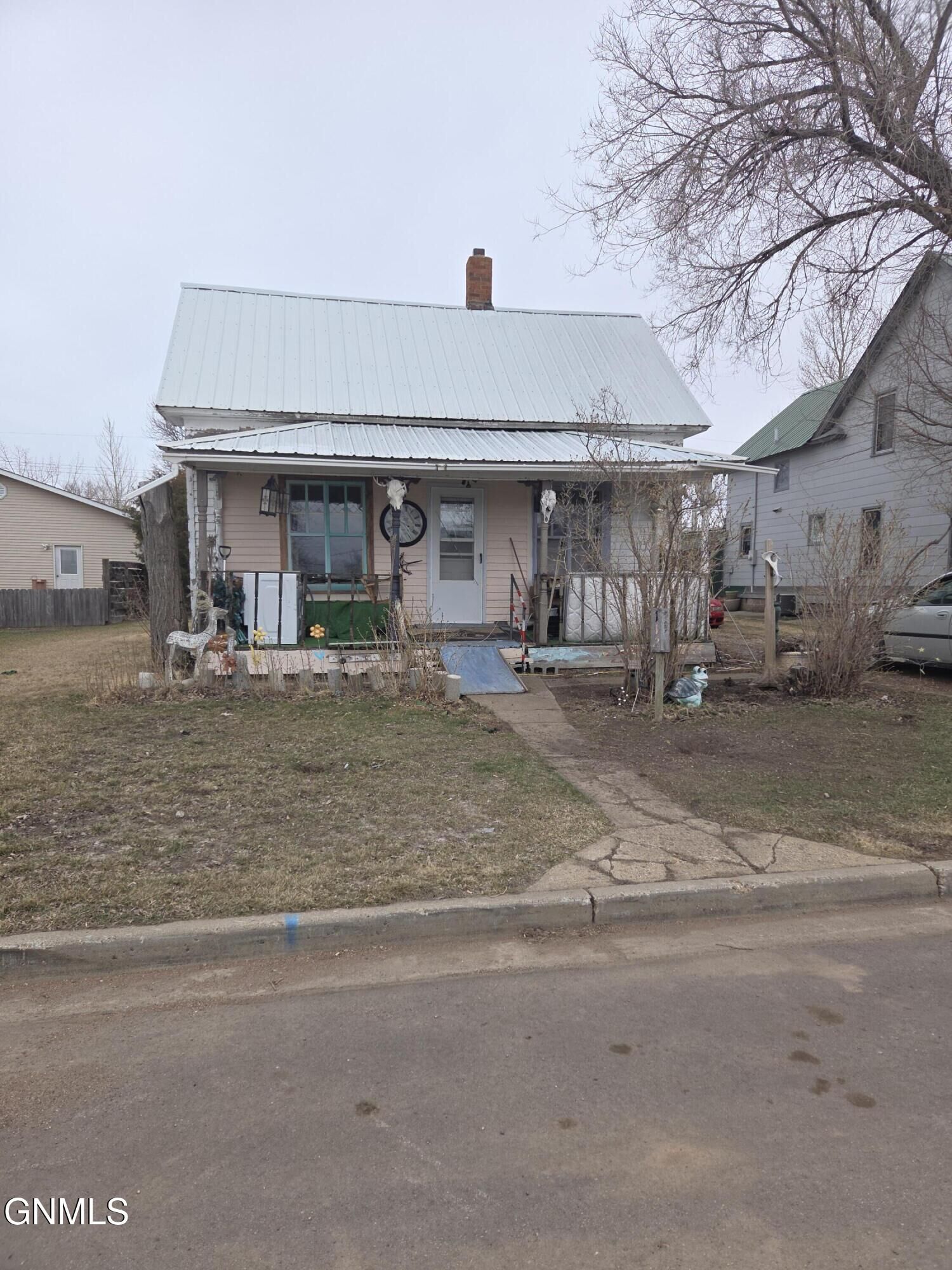 Property Photo:  112 4th Street S  ND 58631 