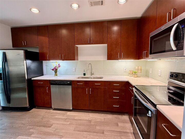 Property Photo:  5925 Almeda Road 11509  TX 77004 