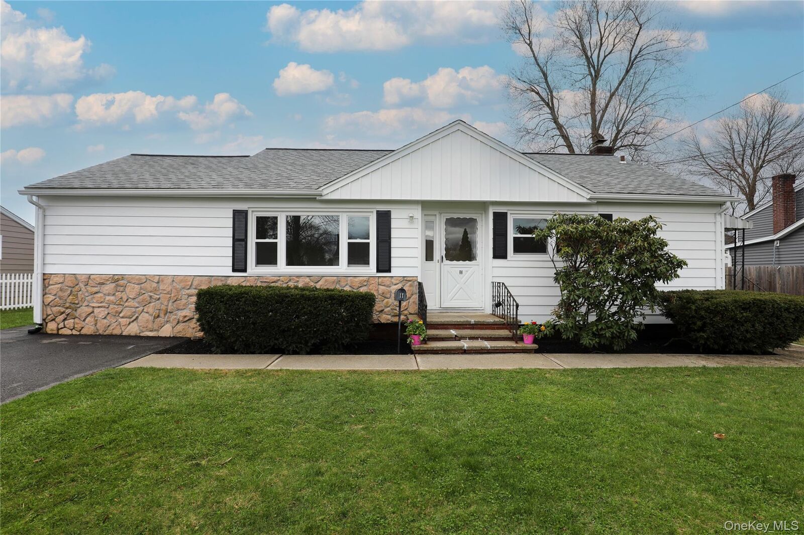 Property Photo:  11 Mountain View Avenue  NY 12477 