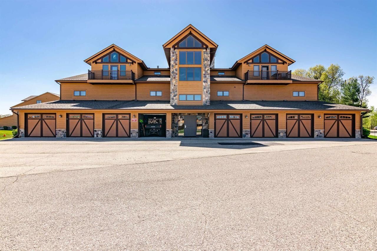 Property Photo:  1844-7 E 20th Ct 2507  WI 54613 