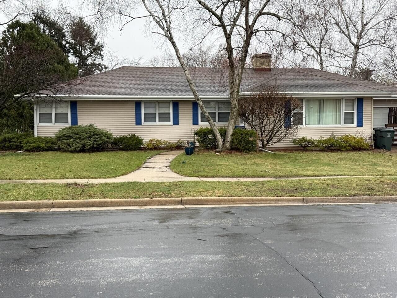 Property Photo: 303 Armenia St WI 53538