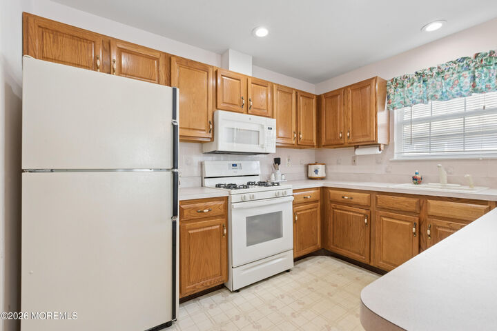 Property Photo:  10 Stroud Court  NJ 08757 