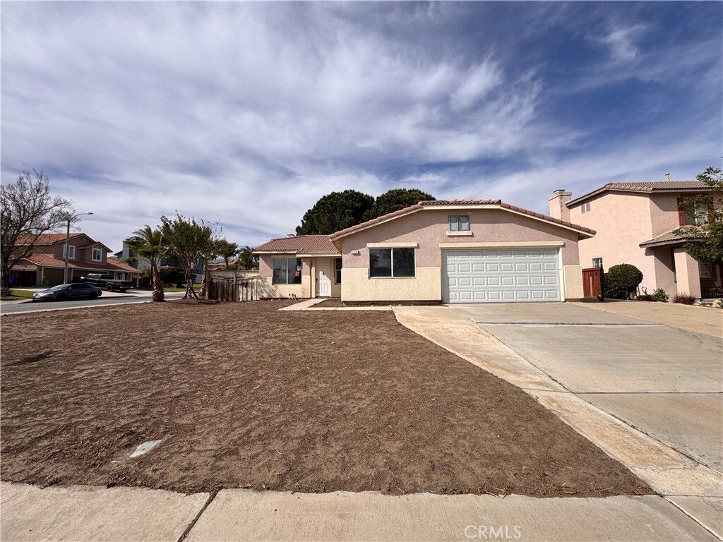 Property Photo:  2014 W Dawnview Drive  CA 92377 