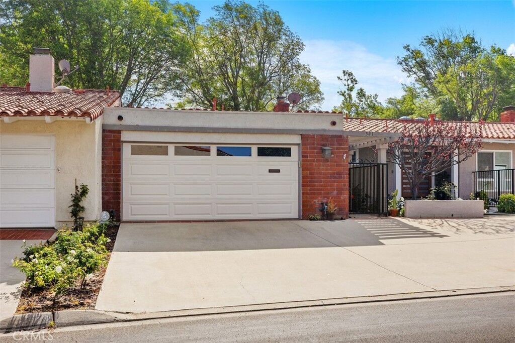 Property Photo:  521 Playa  CA 92660 